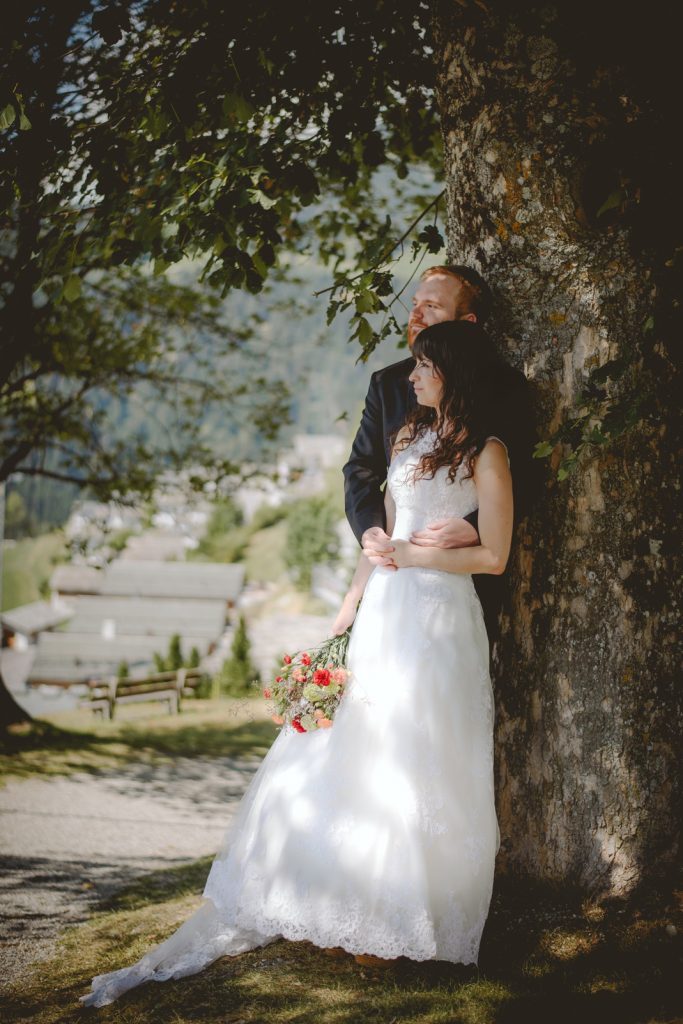 Fotograf ślubny Jelenia Góra. Sesja plenerowa w górach w Szwajcarii miasteczko Falera. Parc la Mutta.
