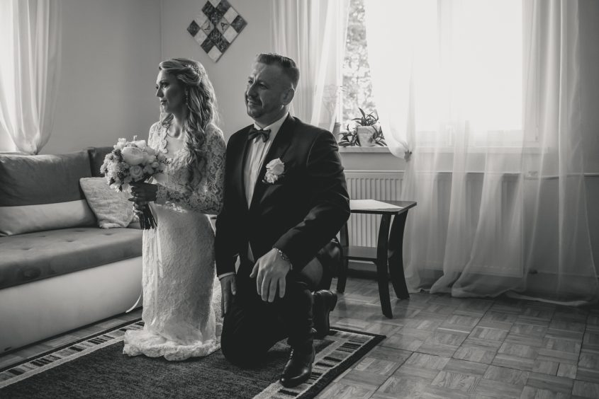 Ślub cywilny w plenerze Hotel Pałac Krotoszyce. Fotograf ślubny Legnica. Zabawa weselna w Krotoszycach.