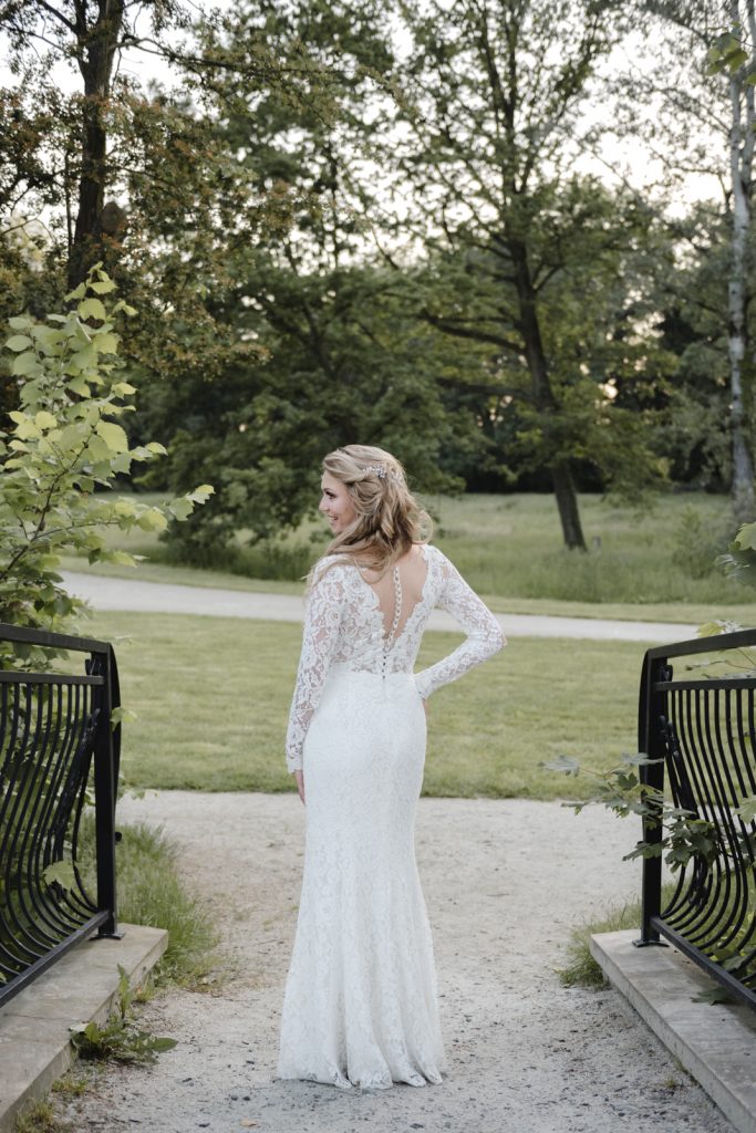 Ślub cywilny w plenerze Hotel Pałac Krotoszyce. Fotograf ślubny Legnica. Zabawa weselna w Krotoszycach.