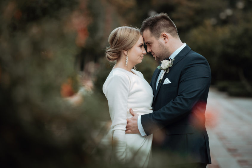 Sesja plenerowa Park Zdrojowy Świeradów Zdrój. Przygotowania do ślubu ślub kościelny Świeradów. Fotograf Ślubny Jelenia Góra