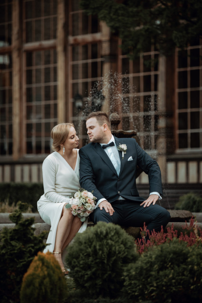 Sesja plenerowa Park Zdrojowy Świeradów Zdrój. Przygotowania do ślubu ślub kościelny Świeradów. Fotograf Ślubny Jelenia Góra