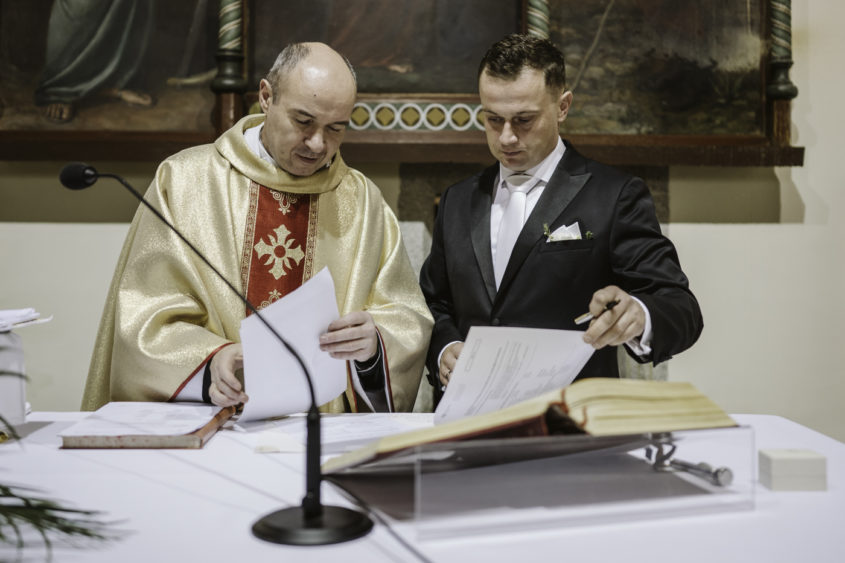 Ślub kościelny Karpacz. Zdjęcia ślubne Karpacz. Młoda para. Kościół Najświętszego serca Pana Jezusa Karpacz. Wesele