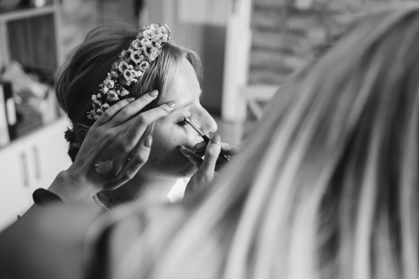 Przygotowania do ślubu Kaczorów. Para młoda. Fotograf Jelenia Góra. Kaczorów. Fotografia ślubna Jelenia Góra