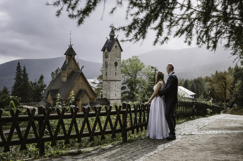 Sesja plenerowa Karpacz. Sesja plenerowa schronisko Samotnia. Zdjęcia ślubne Karpacz. Sesja plenerowa w górach.