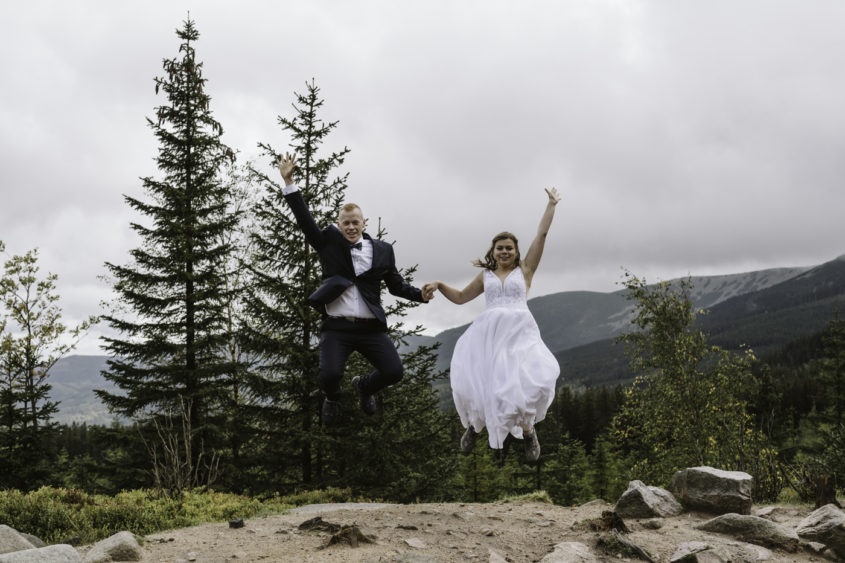 Sesja plenerowa Karpacz. Sesja plenerowa schronisko Samotnia. Zdjęcia ślubne Karpacz. Sesja plenerowa w górach.